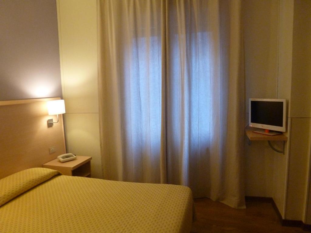 Hotel Da Cesare Stresa Camera foto