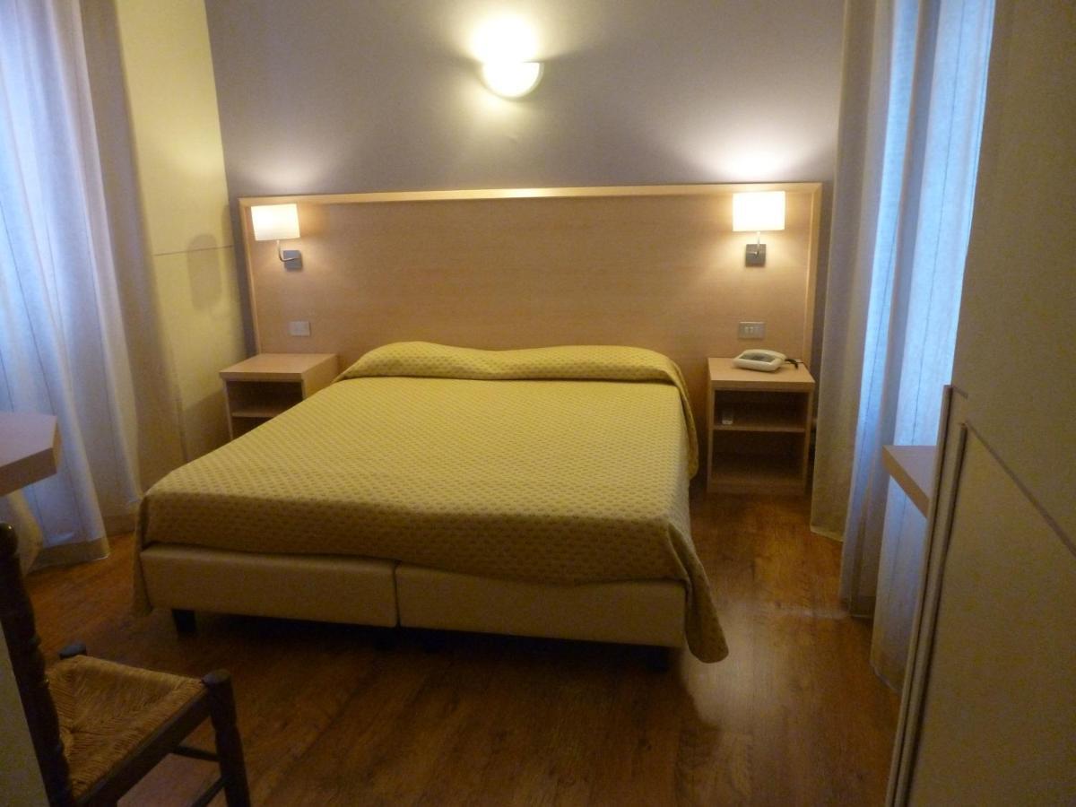 Hotel Da Cesare Stresa Camera foto